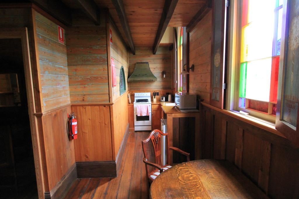 Kerrellie Cottages 2, 4 & 8 Reid Street Strahan Room photo